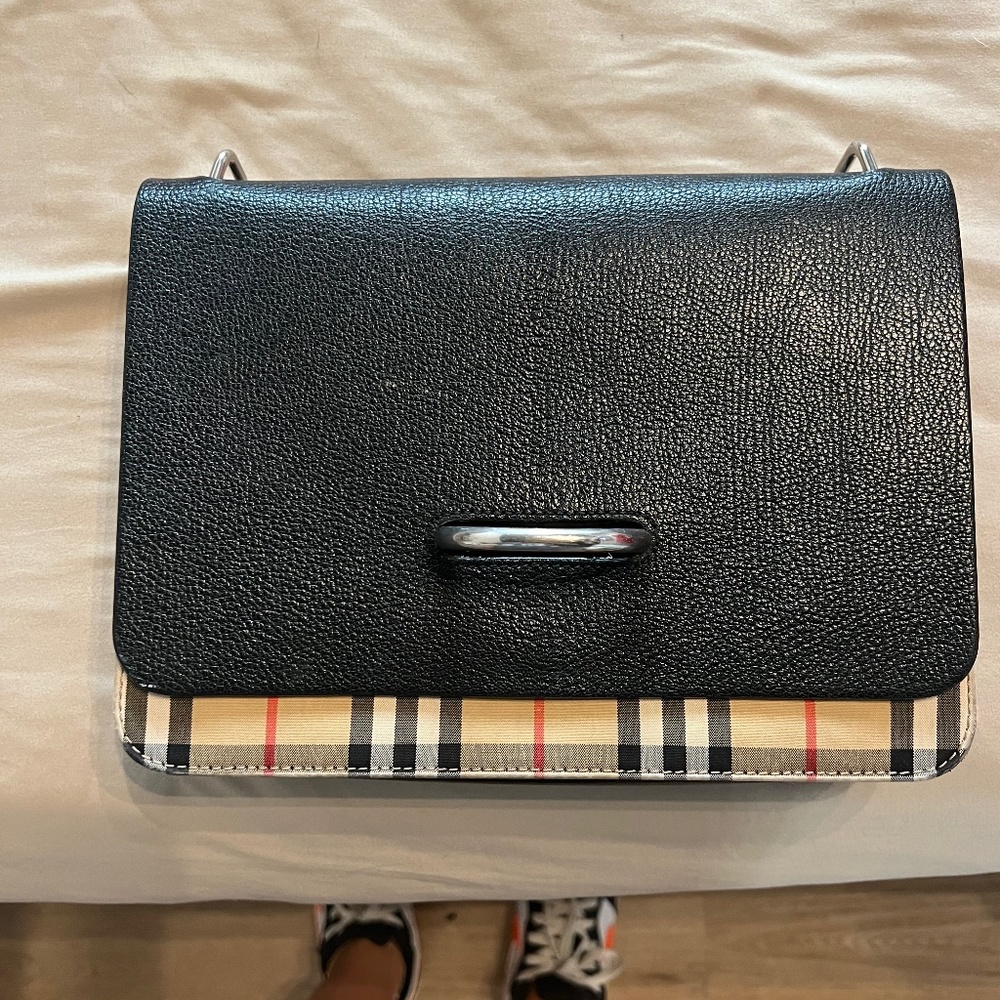 Burberry bag - Picture 1 of 2